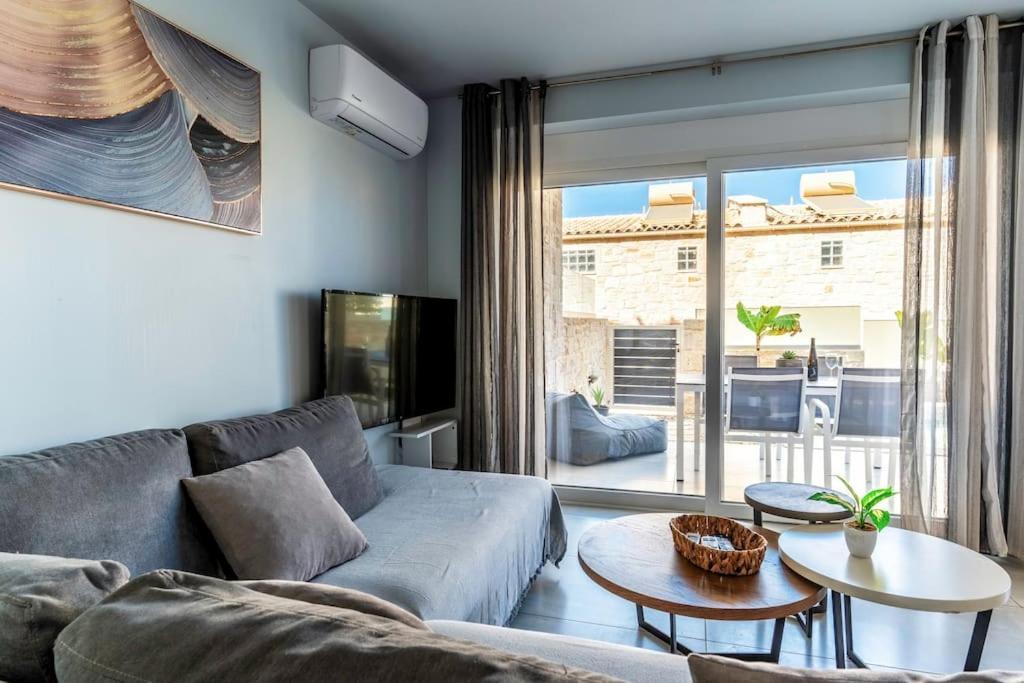 Zefyros Suite , Seafront Retreat ! Pánormos エクステリア 写真