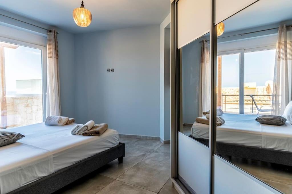Zefyros Suite , Seafront Retreat ! Pánormos エクステリア 写真